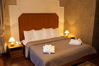 Гостиница Европа Ноябрьск Двухместный номер-студия Делюкс с 1 кроватью-1