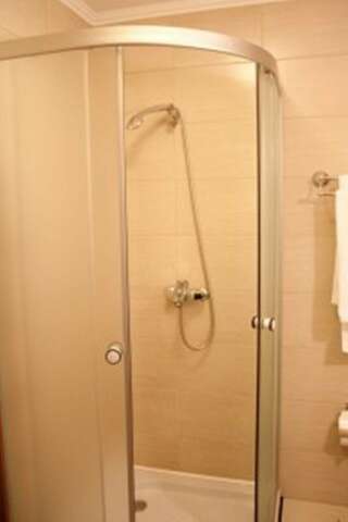 Гостиница Европа Ноябрьск Небольшой одноместный номер-4