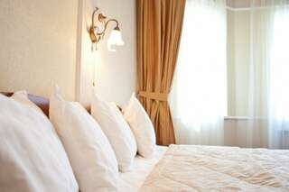 Гостиница Европа Ноябрьск Двухместный номер Делюкс с 1 кроватью или 2 отдельными кроватями-1